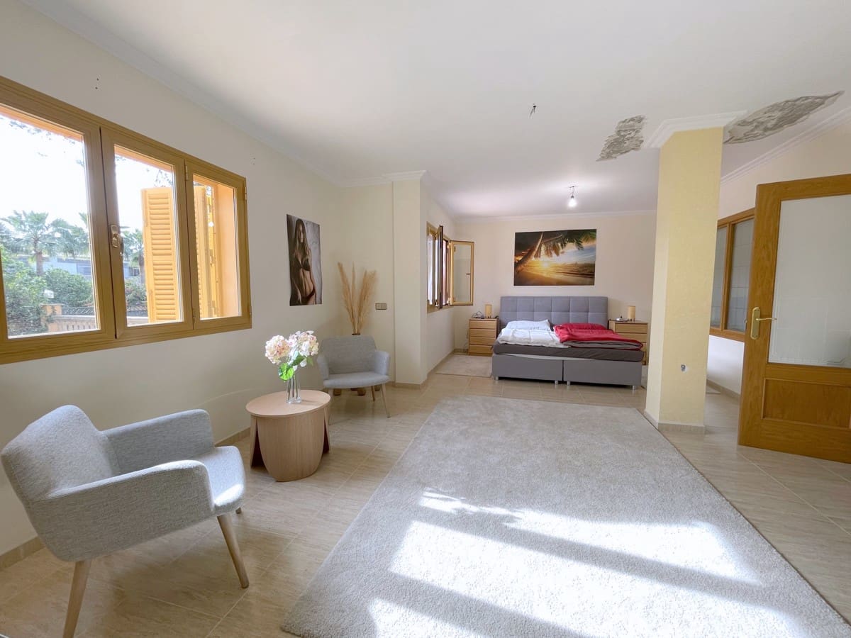 6 bedroom Villa for sale in Santa Ponsa with pool - € 1,990,000 (Ref: 8920778)