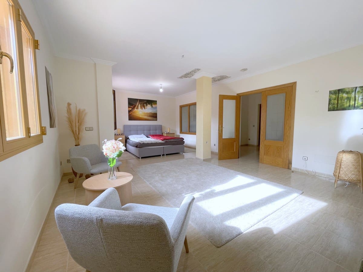 6 bedroom Villa for sale in Santa Ponsa with pool - € 1,990,000 (Ref: 8920778)