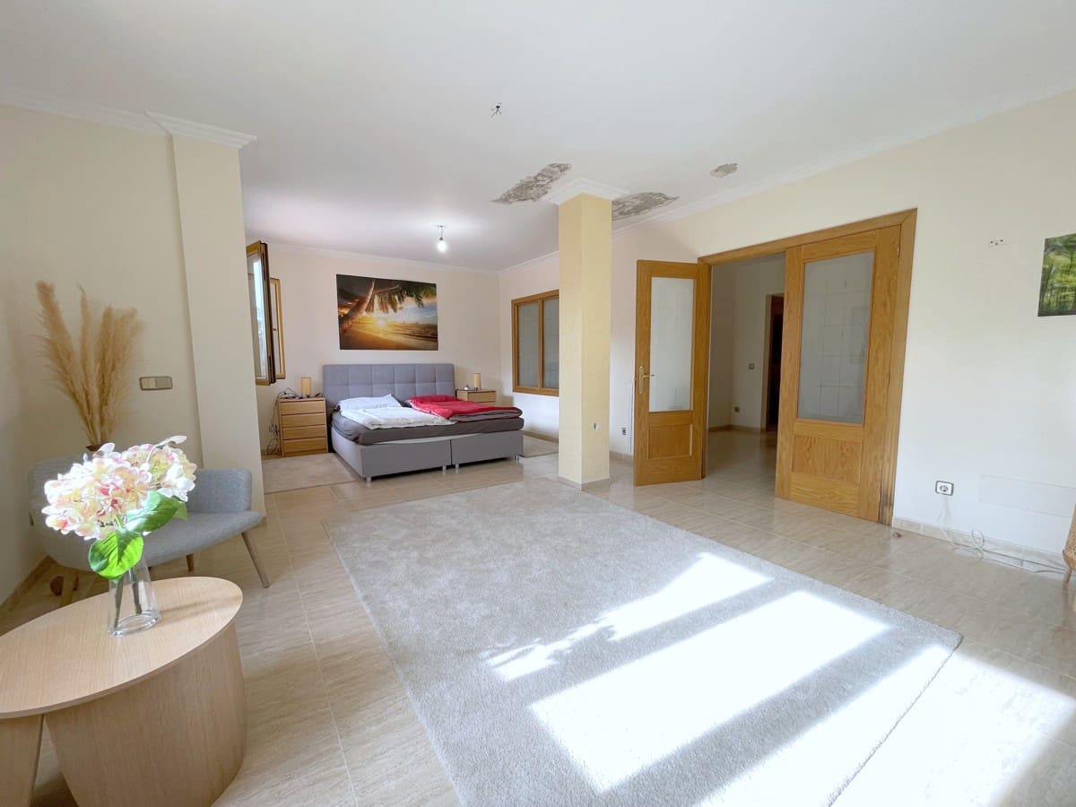 6 bedroom Villa for sale in Santa Ponsa with pool - € 1,990,000 (Ref: 8920778)