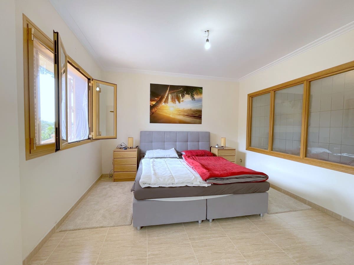 6 bedroom Villa for sale in Santa Ponsa with pool - € 1,990,000 (Ref: 8920778)