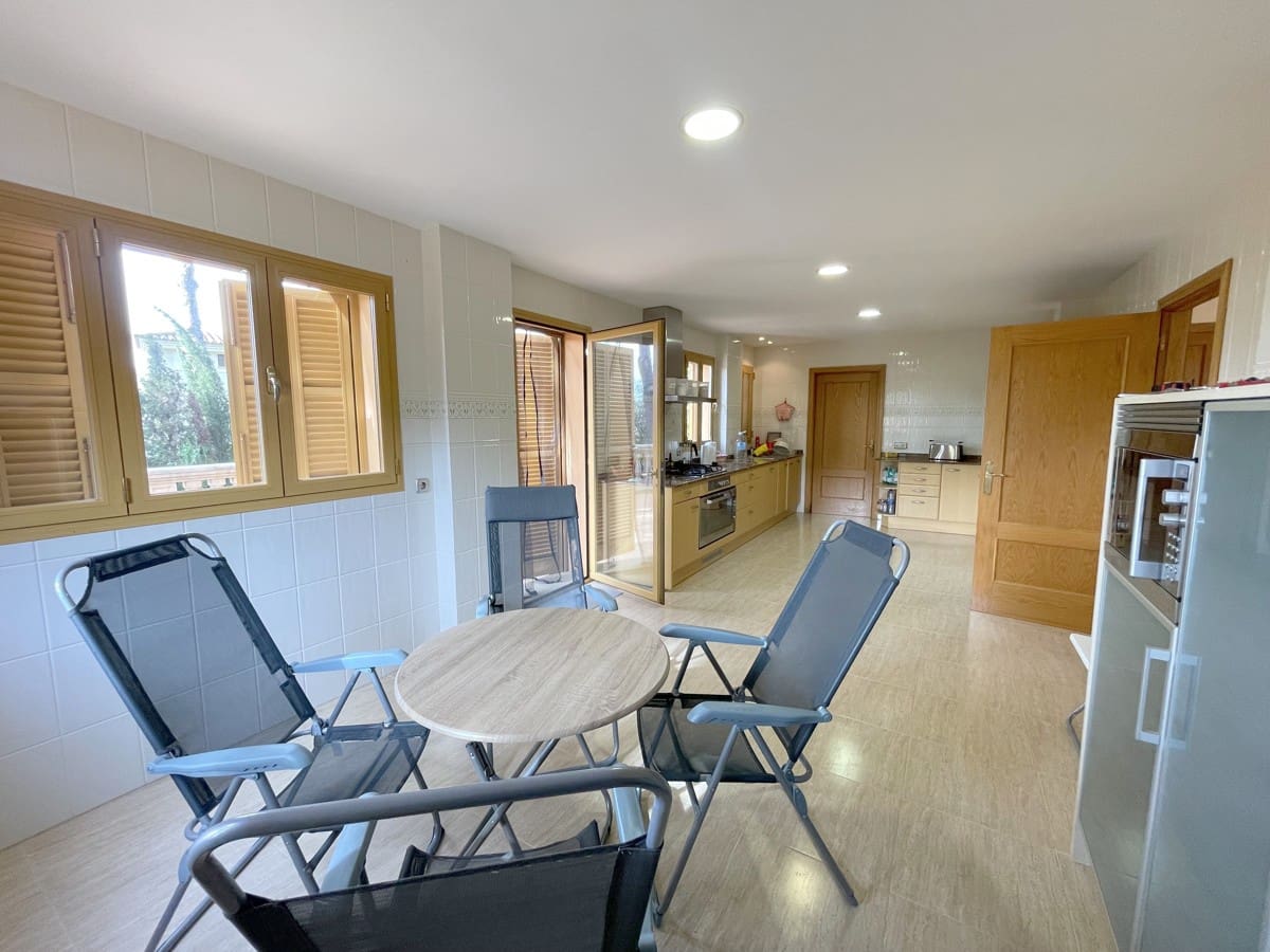 6 bedroom Villa for sale in Santa Ponsa with pool - € 1,990,000 (Ref: 8920778)