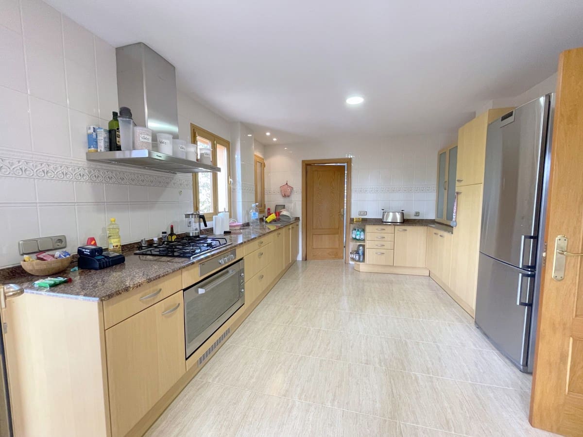 6 bedroom Villa for sale in Santa Ponsa with pool - € 1,990,000 (Ref: 8920778)