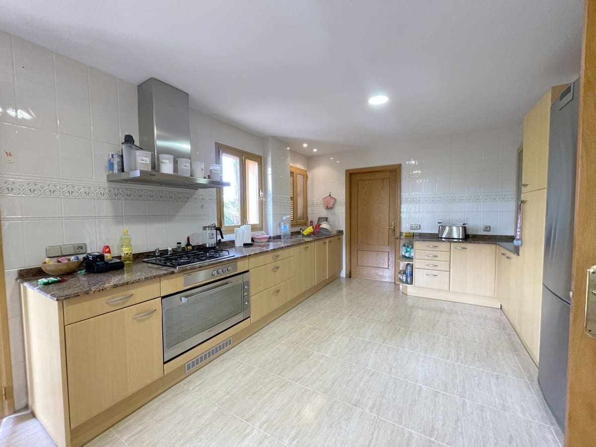 6 bedroom Villa for sale in Santa Ponsa with pool - € 1,990,000 (Ref: 8920778)