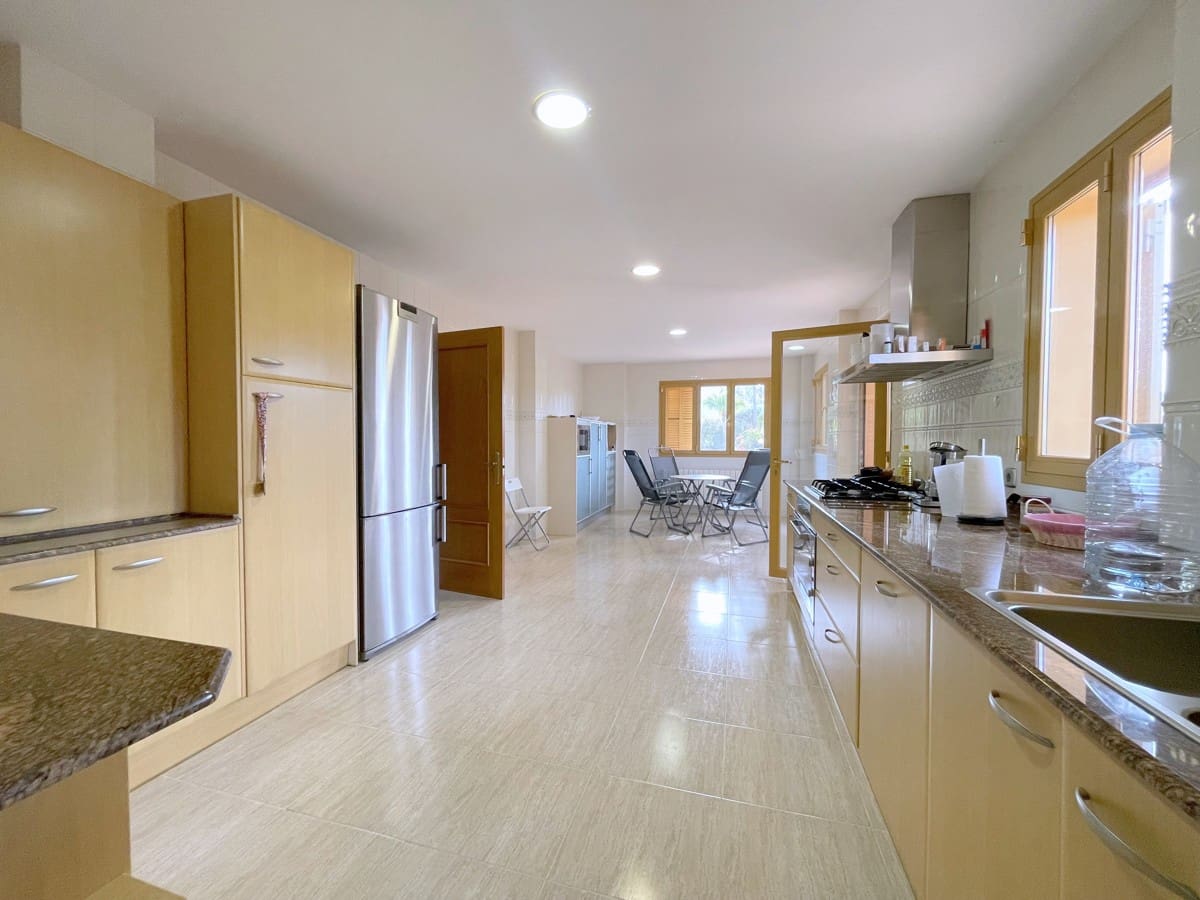 6 bedroom Villa for sale in Santa Ponsa with pool - € 1,990,000 (Ref: 8920778)