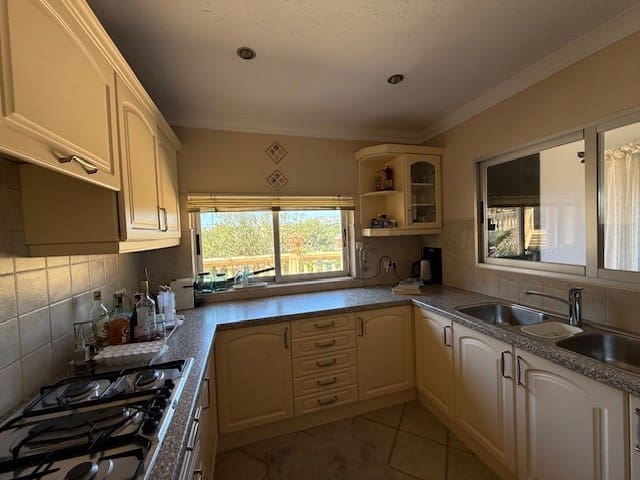 5 bedroom Villa for sale in Santa Ponsa with pool - € 1,999,000 (Ref: 8923350)