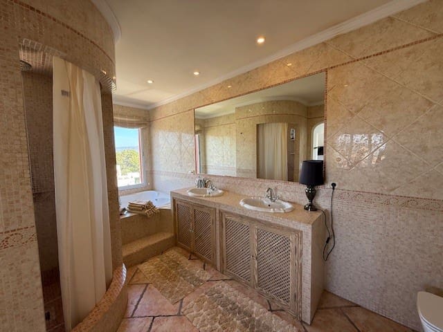 5 bedroom Villa for sale in Santa Ponsa with pool - € 1,999,000 (Ref: 8923350)