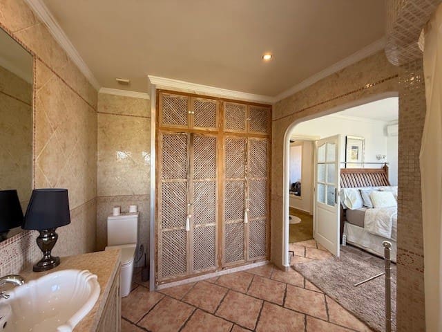 5 bedroom Villa for sale in Santa Ponsa with pool - € 1,999,000 (Ref: 8923350)