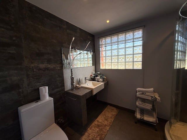 5 bedroom Villa for sale in Santa Ponsa with pool - € 1,999,000 (Ref: 8923350)