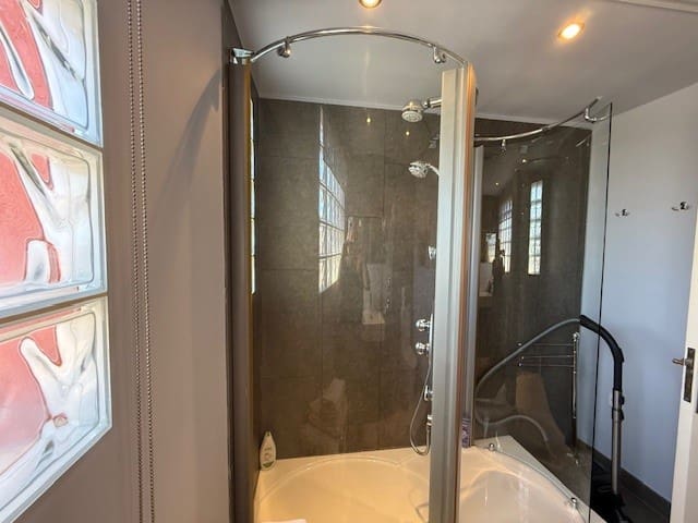 5 bedroom Villa for sale in Santa Ponsa with pool - € 1,999,000 (Ref: 8923350)