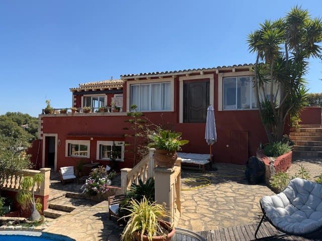 5 bedroom Villa for sale in Santa Ponsa with pool - € 1,999,000 (Ref: 8923350)