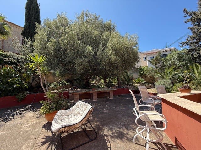 5 bedroom Villa for sale in Santa Ponsa with pool - € 1,999,000 (Ref: 8923350)