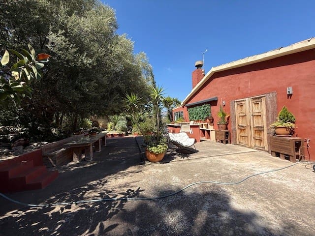 5 bedroom Villa for sale in Santa Ponsa with pool - € 1,999,000 (Ref: 8923350)