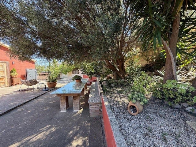 5 bedroom Villa for sale in Santa Ponsa with pool - € 1,999,000 (Ref: 8923350)