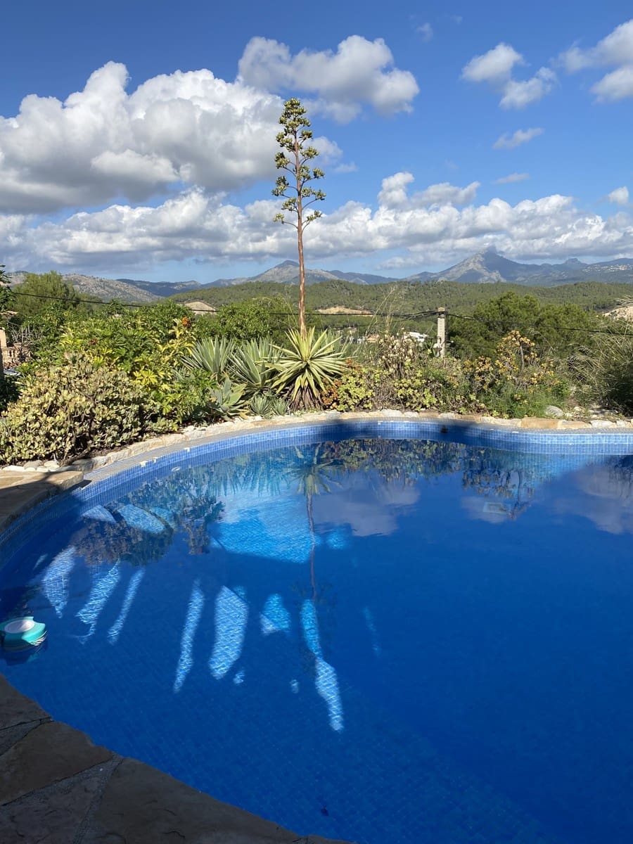 5 bedroom Villa for sale in Santa Ponsa with pool - € 1,999,000 (Ref: 8923350)