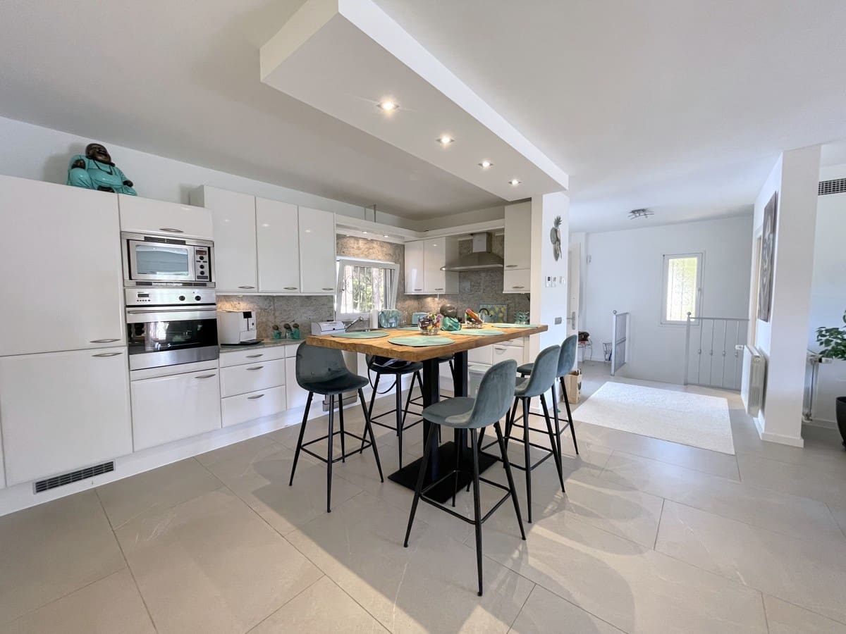 4 sypialnia Willa na sprzedaż w Costa de la Calma z basenem - 2 290 000 € (Ref: 8923351)