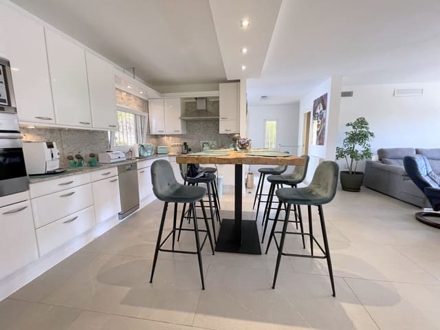 4 slaapkamer Villa te koop in Costa de la Calma, Calvià met zwembad - € 2.290.000 (Ref: 8923351)