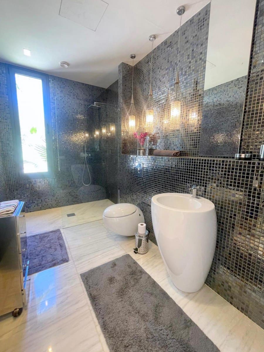 4 soveværelse Villa til salg i Santa Ponsa med swimmingpool - € 6.900.000 (Ref: 8925442)