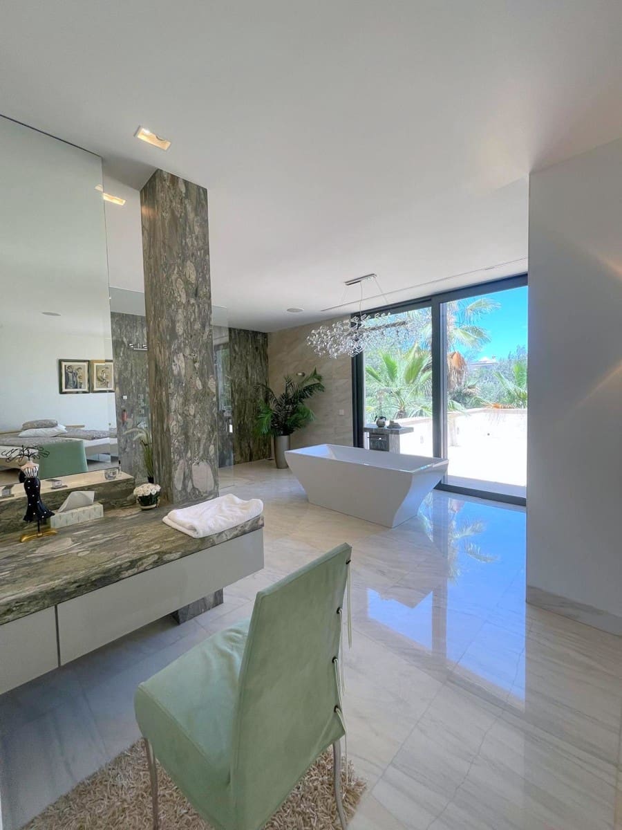 4 soveværelse Villa til salg i Santa Ponsa med swimmingpool - € 6.900.000 (Ref: 8925442)