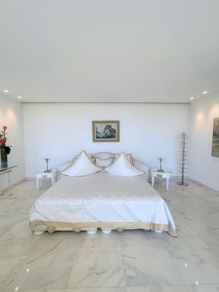 4 soveværelse Villa til salg i Santa Ponsa med swimmingpool - € 6.900.000 (Ref: 8925442)