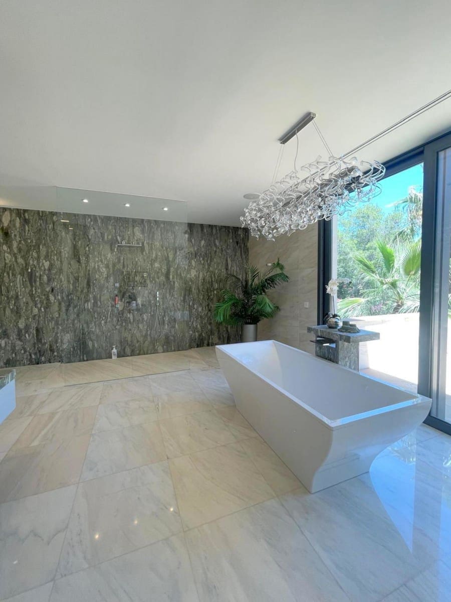 4 soveværelse Villa til salg i Santa Ponsa med swimmingpool - € 6.900.000 (Ref: 8925442)