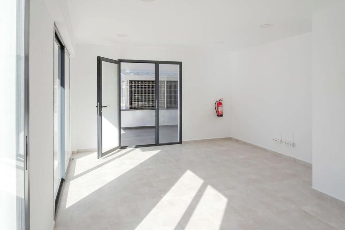 8 soveværelse Byhus til salg i L'Arenal / S'Arenal - € 2.250.000 (Ref: 8969706)