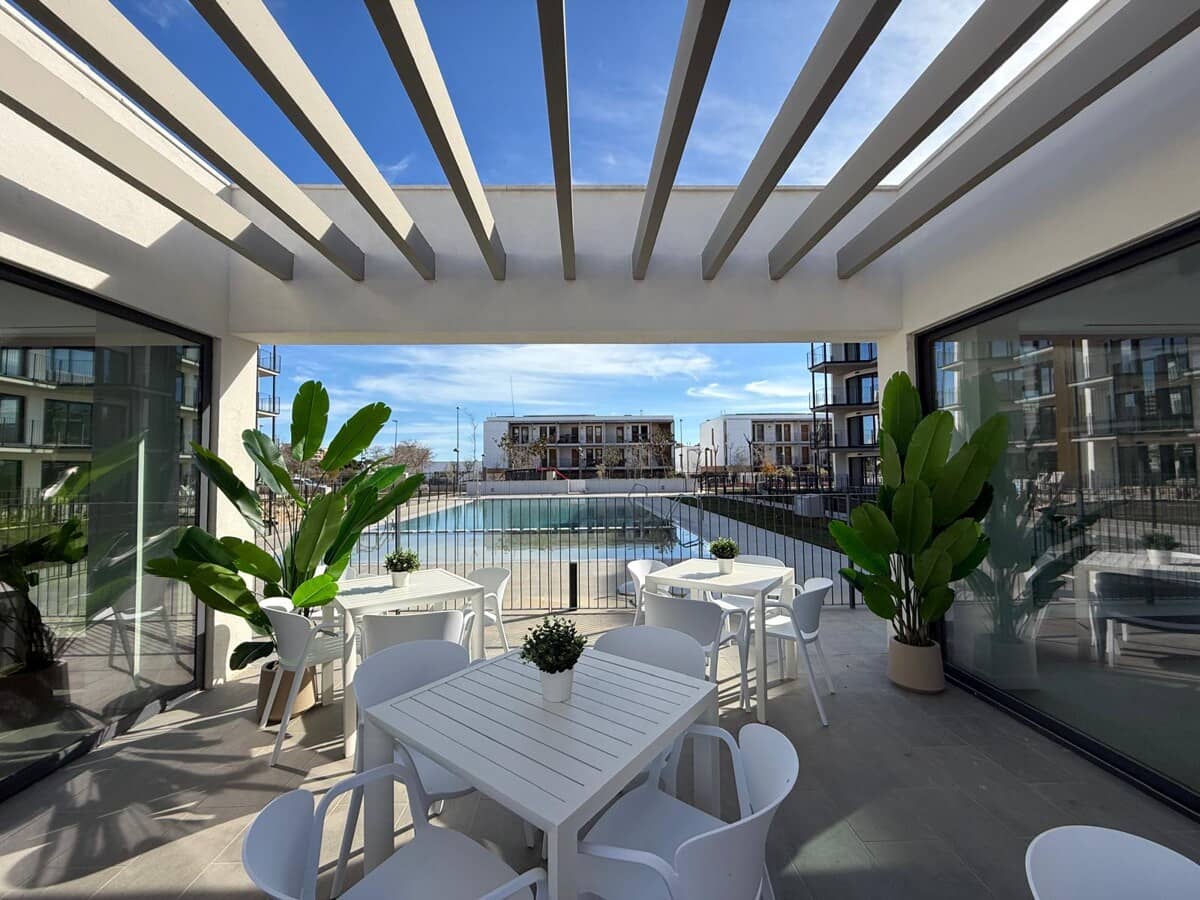 2 slaapkamer Penthouse te koop in Palmanova met zwembad - € 582.000 (Ref: 8987148)