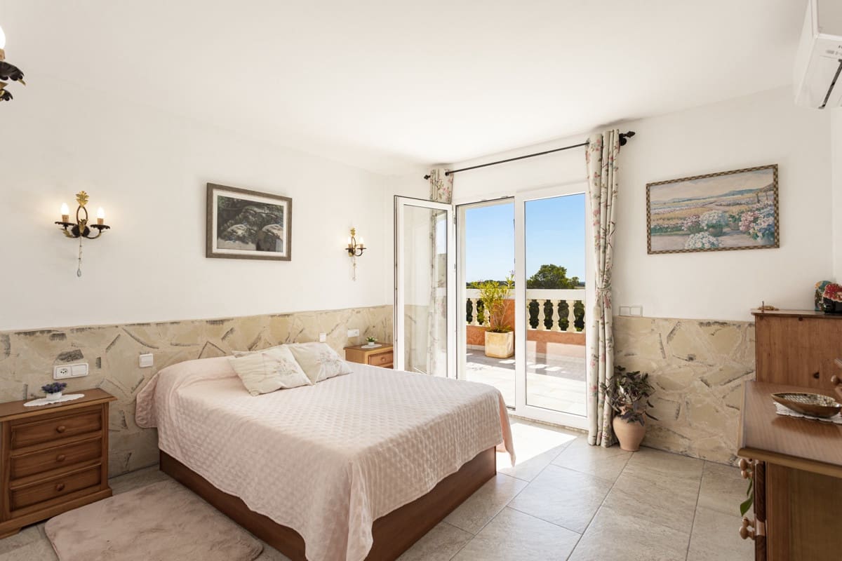 4 soveværelse Villa til salg i El Toro / Port Adriano med swimmingpool - € 1.650.000 (Ref: 9002358)