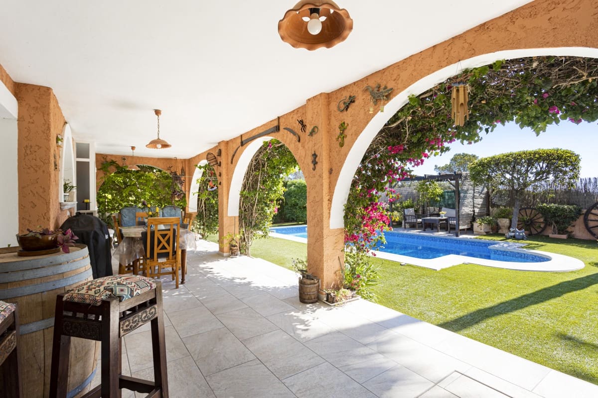 4 soveværelse Villa til salg i El Toro / Port Adriano med swimmingpool - € 1.650.000 (Ref: 9002358)