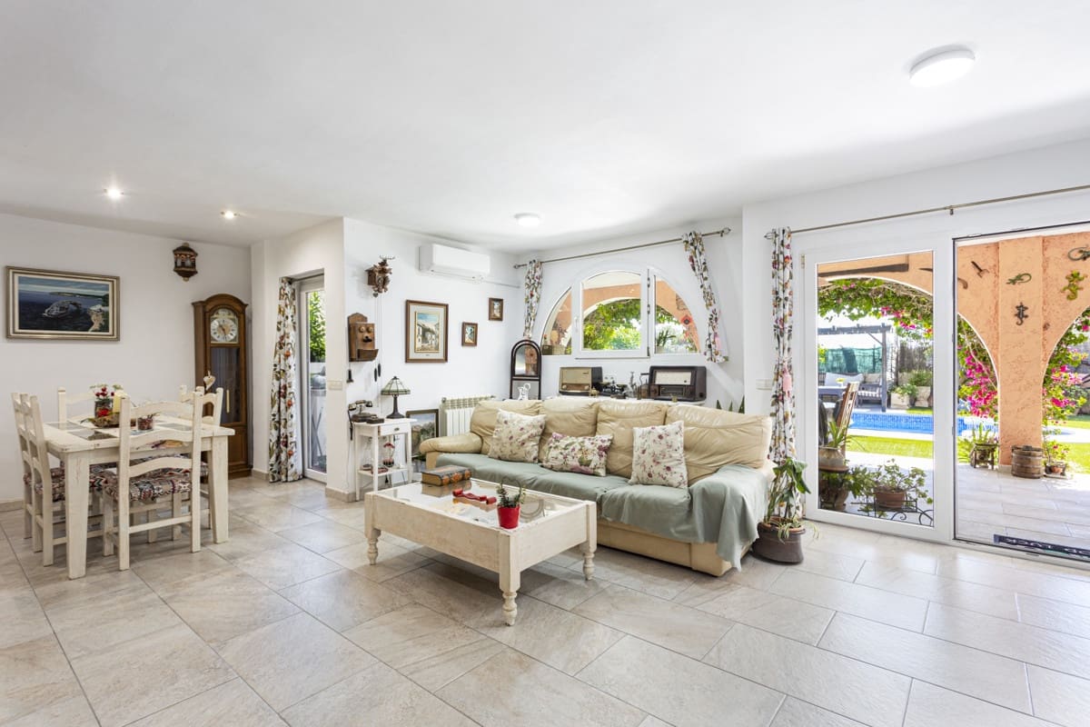 4 soveværelse Villa til salg i El Toro / Port Adriano med swimmingpool - € 1.650.000 (Ref: 9002358)