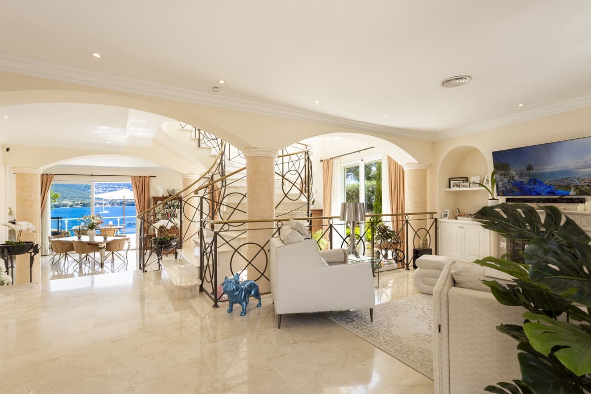 5 soveværelse Villa til salg i Torrenova med swimmingpool - € 8.200.000 (Ref: 9031171)