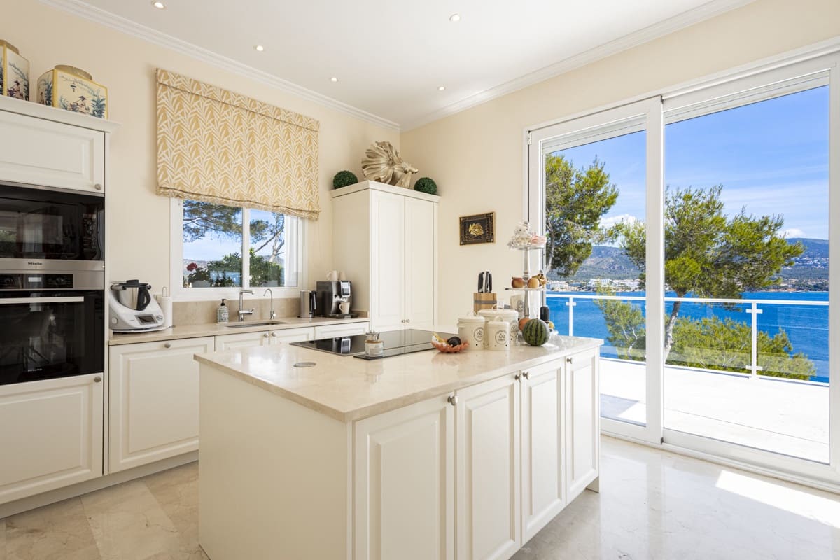 5 soveværelse Villa til salg i Torrenova med swimmingpool - € 8.200.000 (Ref: 9031171)