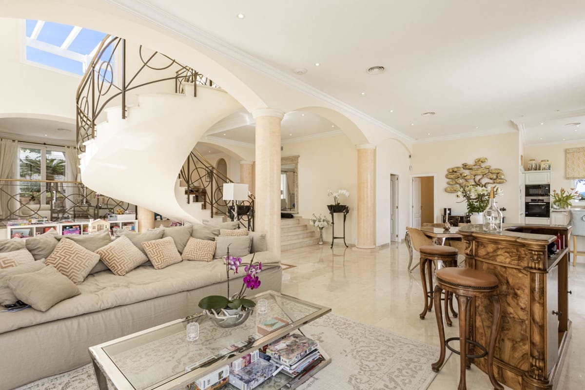 5 soveværelse Villa til salg i Torrenova med swimmingpool - € 8.200.000 (Ref: 9031171)