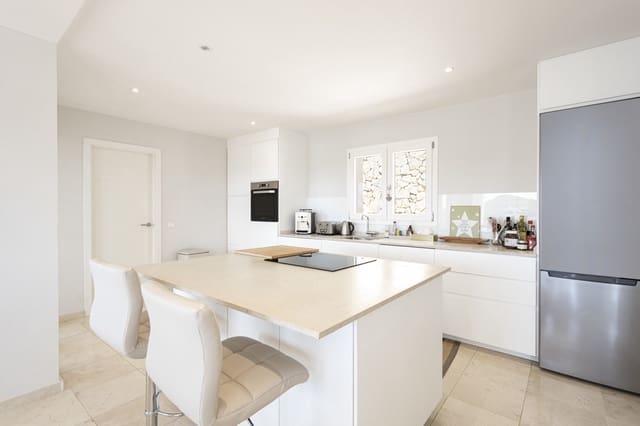 4 sypialnia Willa na sprzedaż w Santa Ponsa, Calvià z basenem - 3 700 000 € (Ref: 9096995)