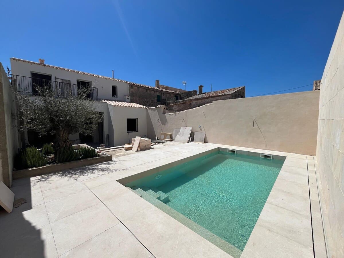 4 soveværelse Rækkehus til salg i Ses Salines med swimmingpool - € 1.600.000 (Ref: 9298998)