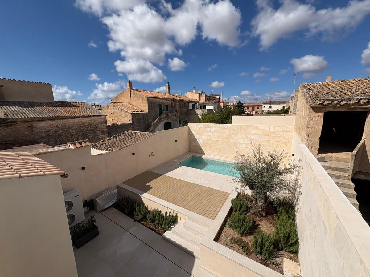 4 soveværelse Rækkehus til salg i Ses Salines med swimmingpool - € 1.600.000 (Ref: 9298998)