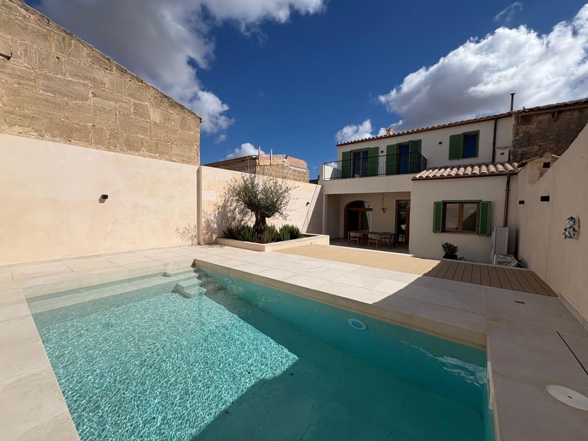 4 soveværelse Rækkehus til salg i Ses Salines med swimmingpool - € 1.600.000 (Ref: 9298998)