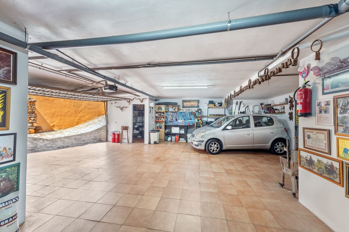 3 bedroom Villa for sale in Marratxi with pool garage - € 980,000 (Ref: 9319821)