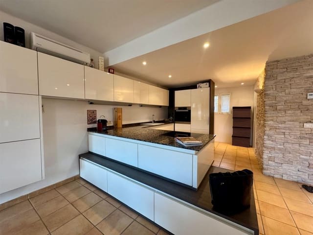 4 soverom Villa til salgs i Es Camp De Mar / El Camp De Mar, Andratx med svømmebasseng - € 899 000 (Ref: 9331813)