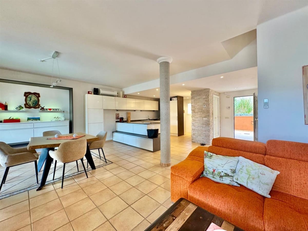 4 Zimmer Villa zu verkaufen in Es Camp De Mar / El Camp De Mar mit Pool - 899.000 € (Ref: 9331813)