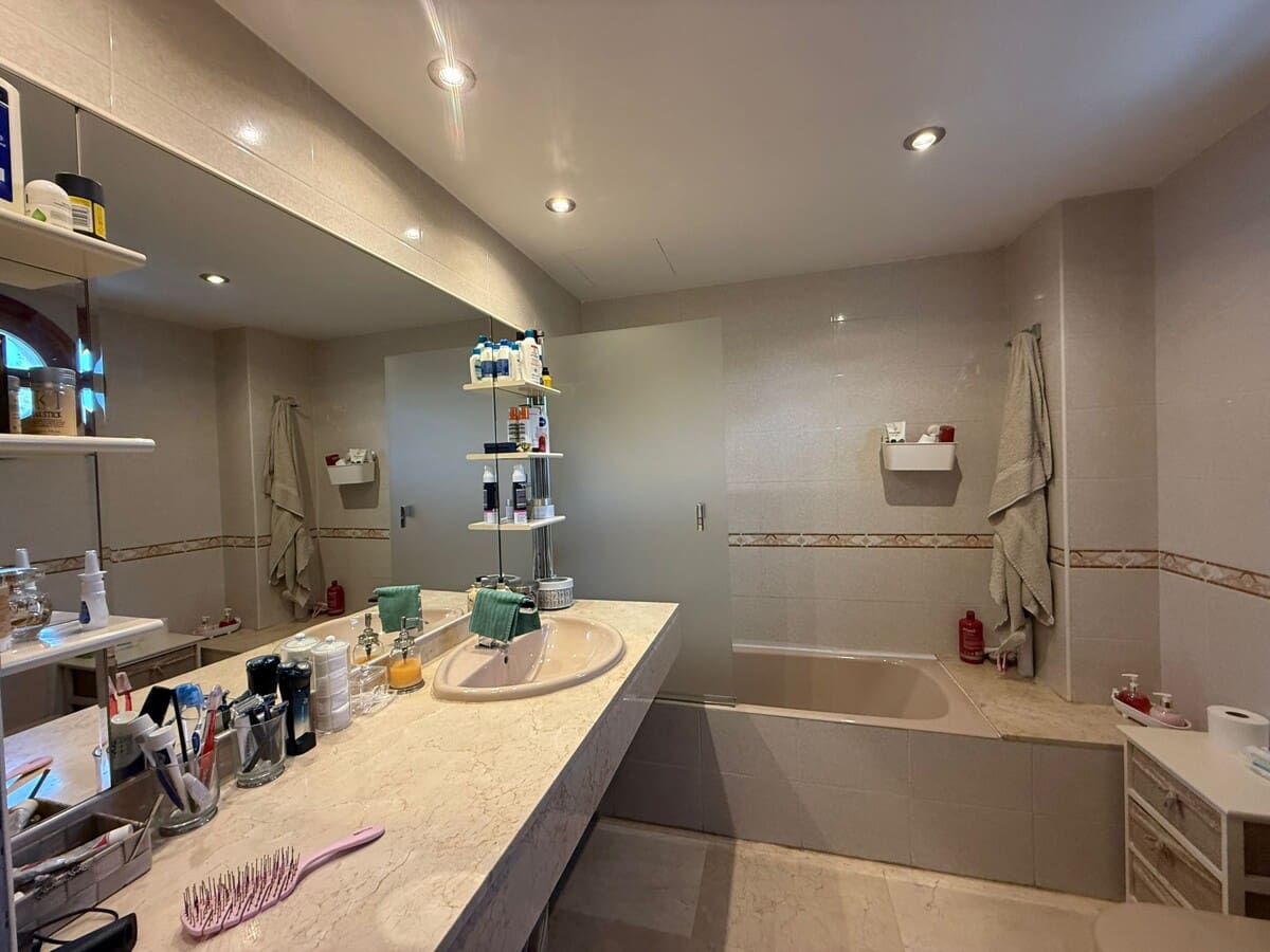 2 sovrum Lägenhet till salu i Genova med pool garage - 695 000 € (Ref: 9345312)