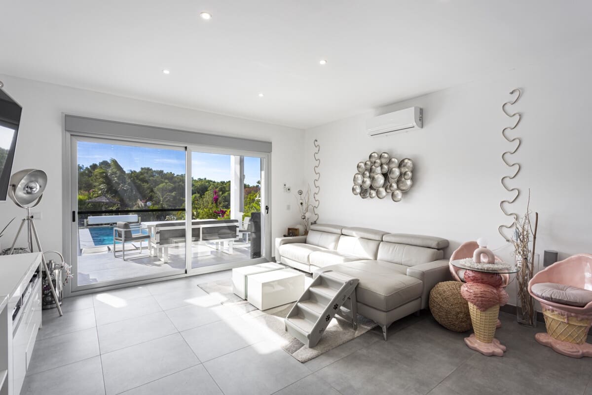 3 makuuhuone Omakotitalo myytävänä paikassa Tolleric mukana uima-altaan 
autotalli - 1 099 000 € (Ref: 9346553)