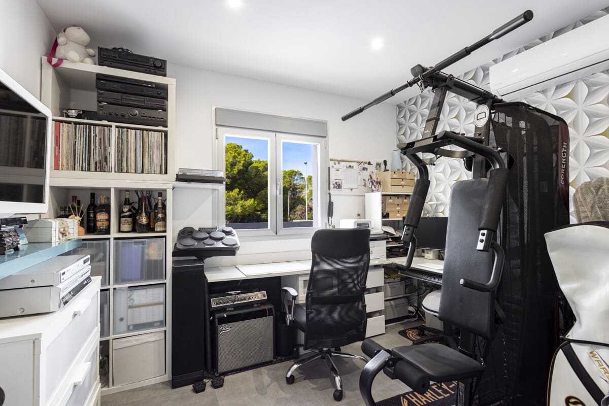 3 makuuhuone Omakotitalo myytävänä paikassa Tolleric mukana uima-altaan 
autotalli - 1 099 000 € (Ref: 9346553)