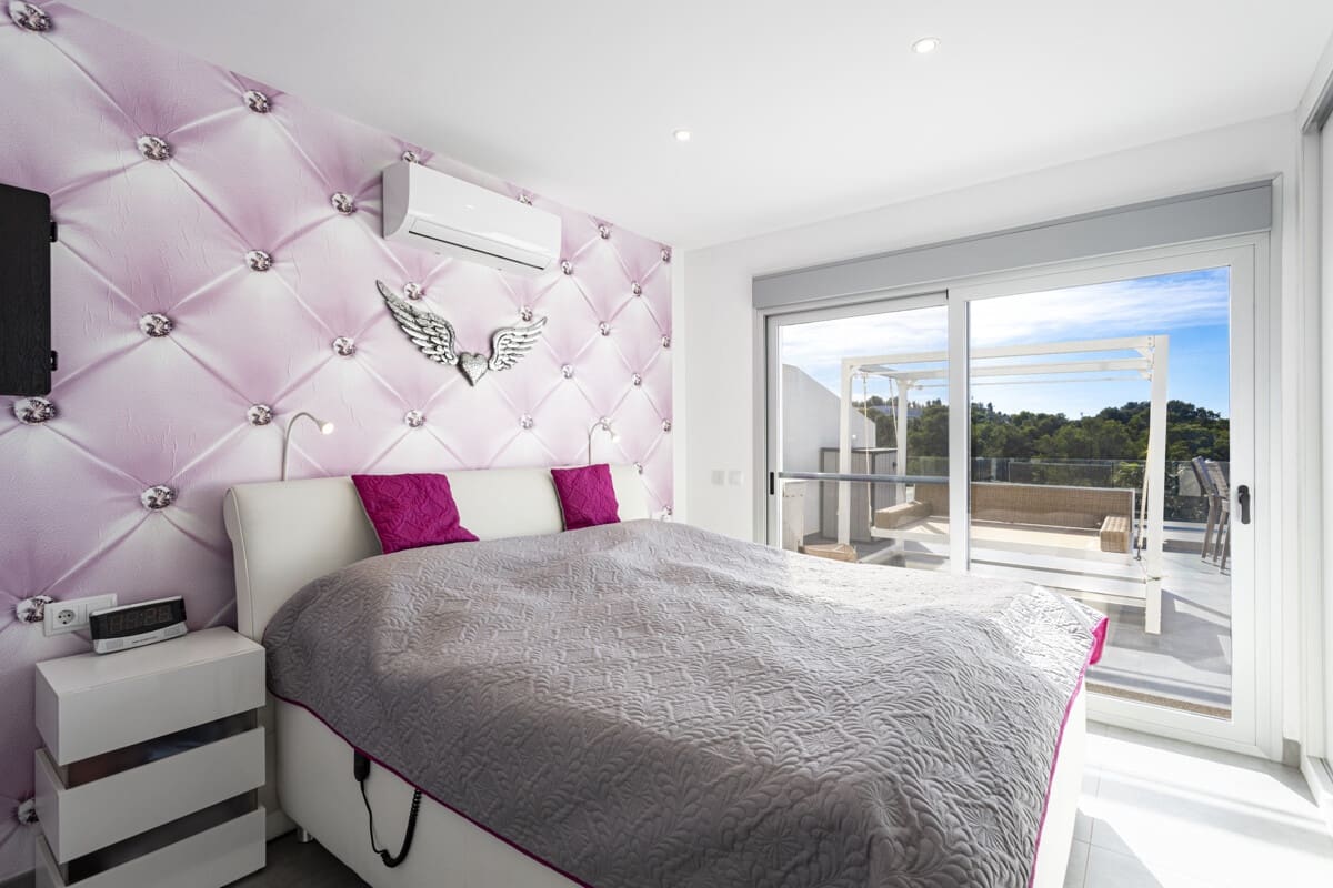 3 makuuhuone Omakotitalo myytävänä paikassa Tolleric mukana uima-altaan 
autotalli - 1 099 000 € (Ref: 9346553)