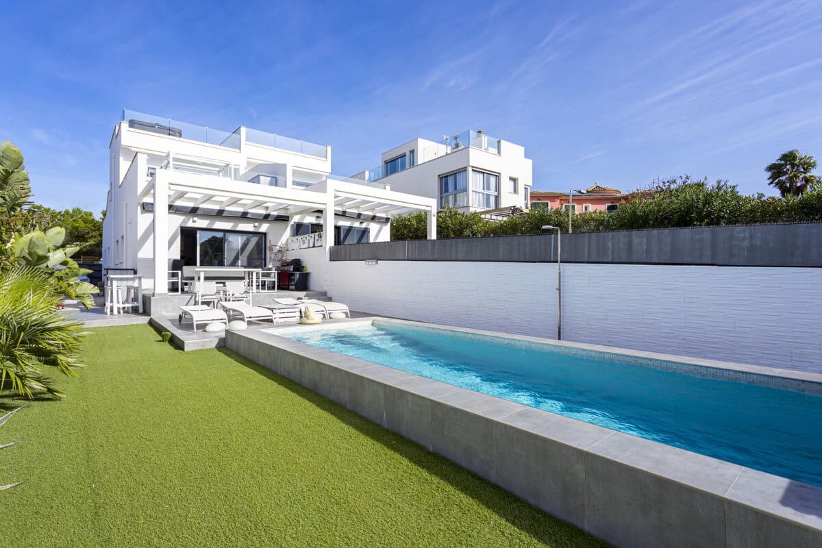 3 makuuhuone Omakotitalo myytävänä paikassa Tolleric mukana uima-altaan 
autotalli - 1 099 000 € (Ref: 9346553)