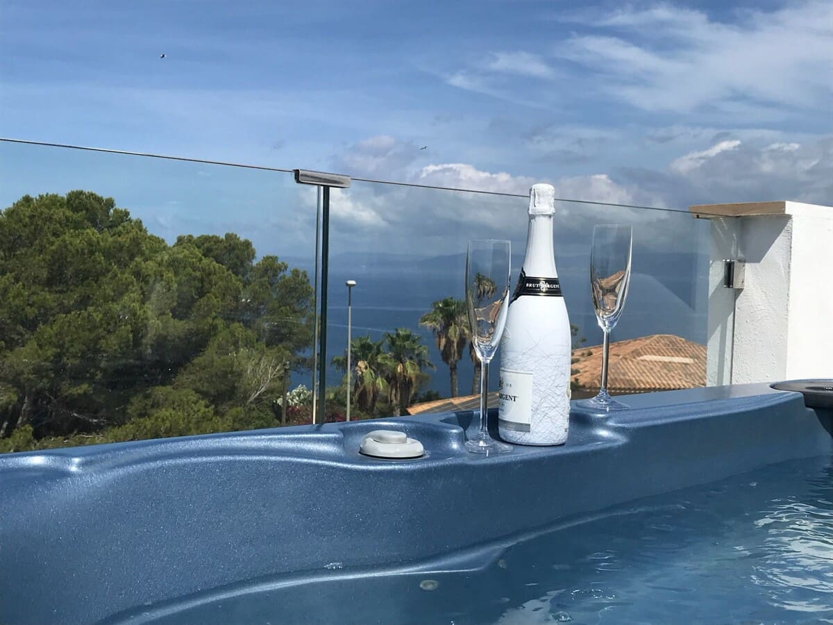 3 makuuhuone Omakotitalo myytävänä paikassa Tolleric mukana uima-altaan 
autotalli - 1 099 000 € (Ref: 9346553)