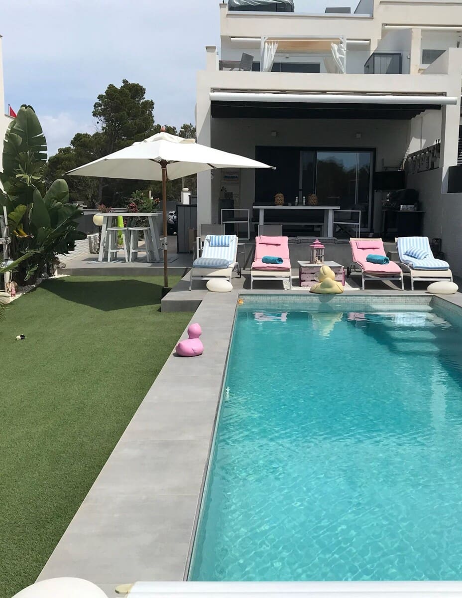 3 makuuhuone Omakotitalo myytävänä paikassa Tolleric mukana uima-altaan 
autotalli - 1 099 000 € (Ref: 9346553)