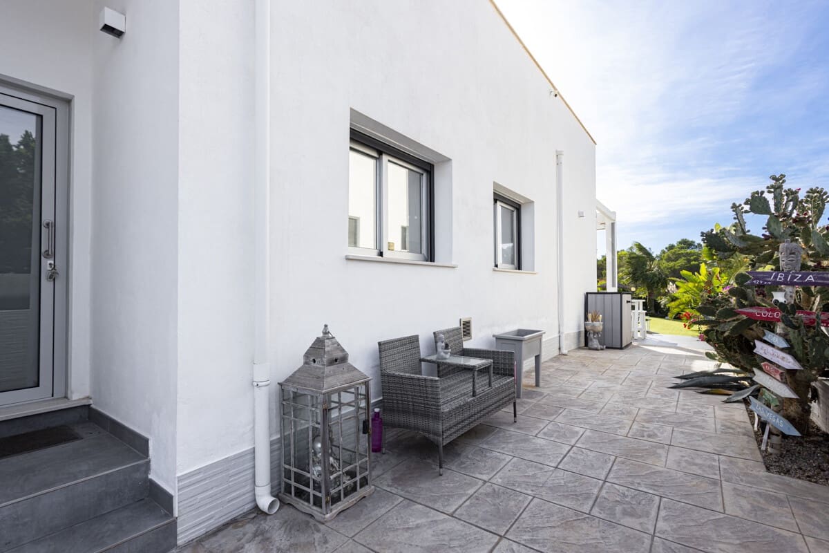 3 makuuhuone Omakotitalo myytävänä paikassa Tolleric mukana uima-altaan 
autotalli - 1 099 000 € (Ref: 9346553)