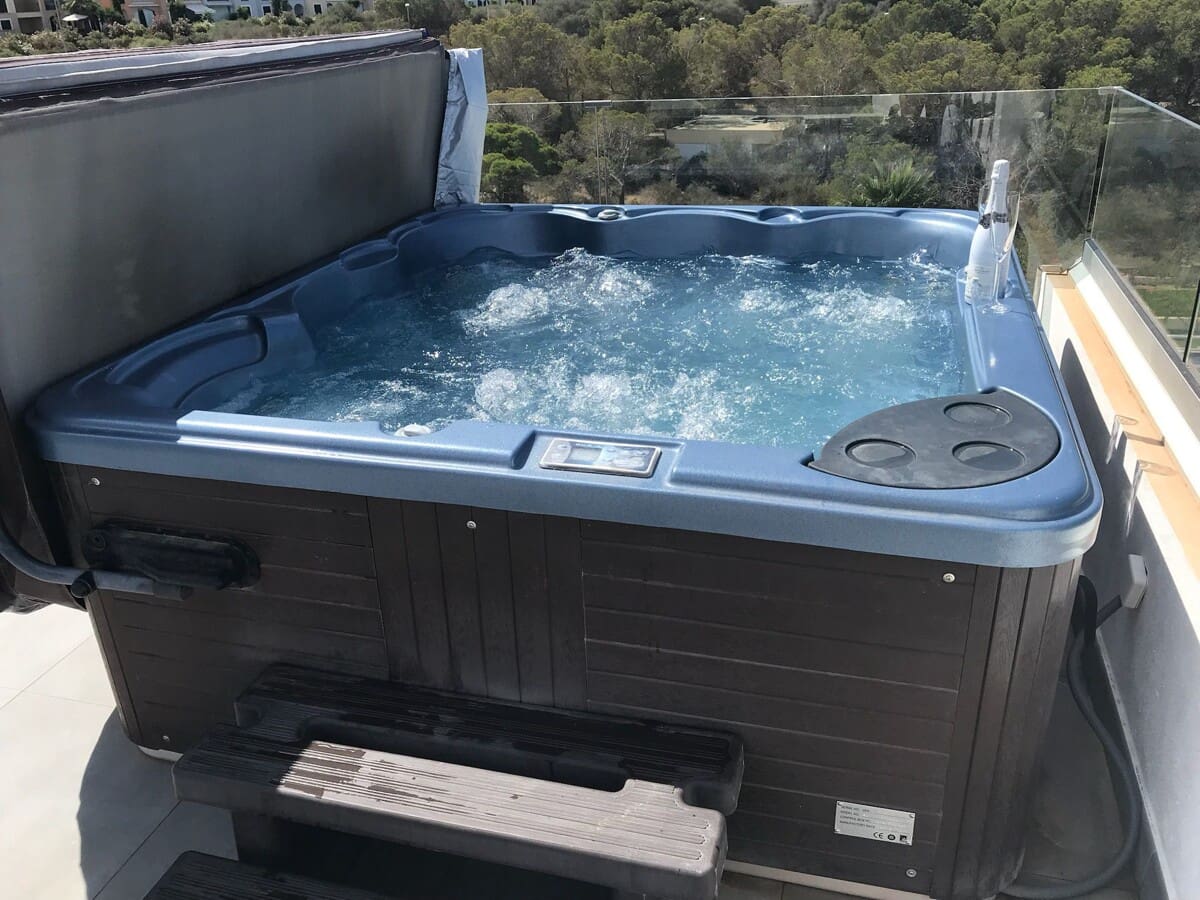 3 makuuhuone Omakotitalo myytävänä paikassa Tolleric mukana uima-altaan 
autotalli - 1 099 000 € (Ref: 9346553)