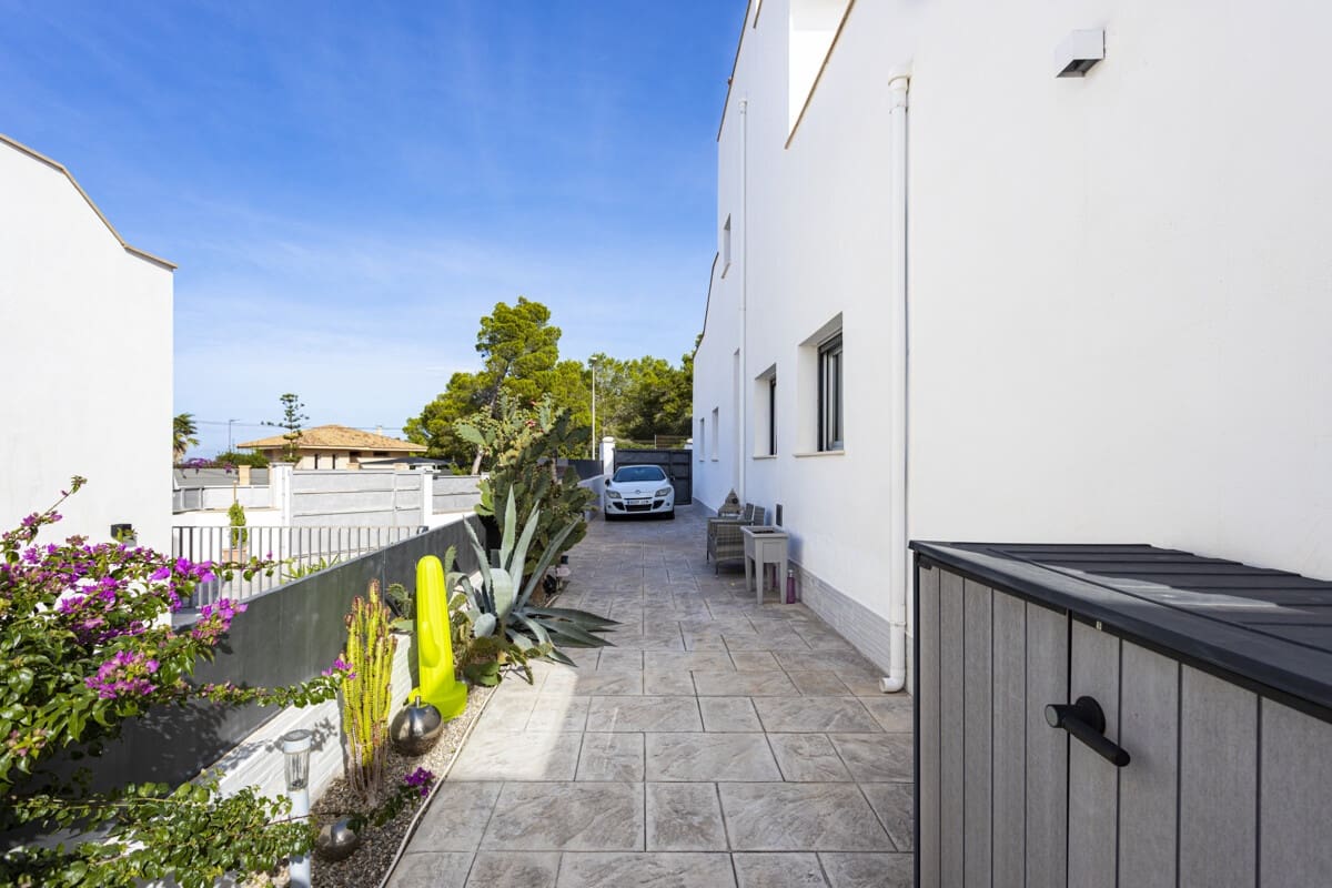 3 makuuhuone Omakotitalo myytävänä paikassa Tolleric mukana uima-altaan 
autotalli - 1 099 000 € (Ref: 9346553)