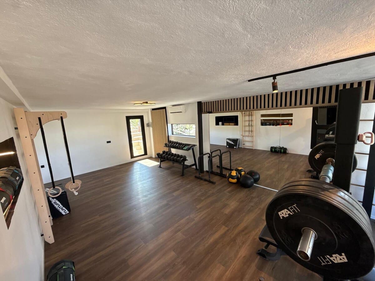 5 camera da letto Villa da affittare in Genova con piscina garage - 12.000 € (Rif: 9357689)